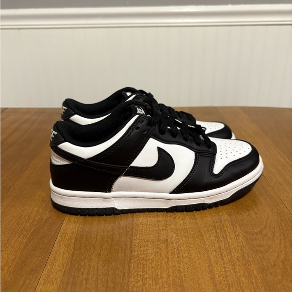 Nike Kids Black and White Sneakers - Picture 2 of 8